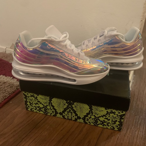 Holographic chrome white shoes - Picture 4 of 4